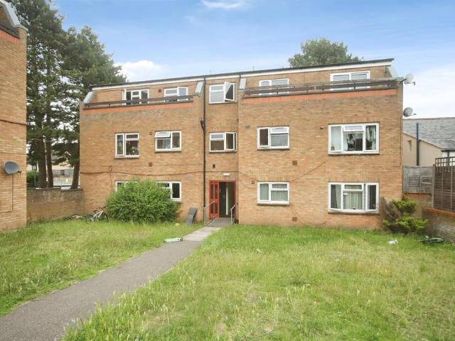 2 bedroom ground flat for sale