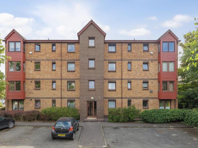 1 bedroom ground flat for sale