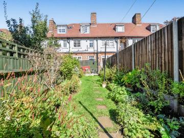 1 bedroom ground flat for sale