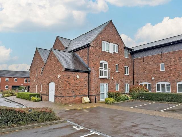 1 bedroom ground flat for sale