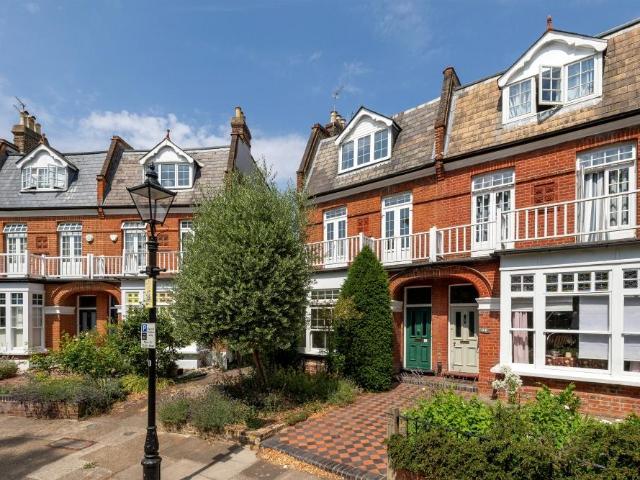 1 bedroom ground flat for sale