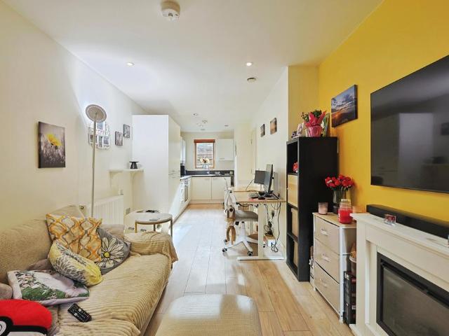 1 bedroom ground flat for sale