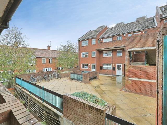 1 bedroom ground flat for sale