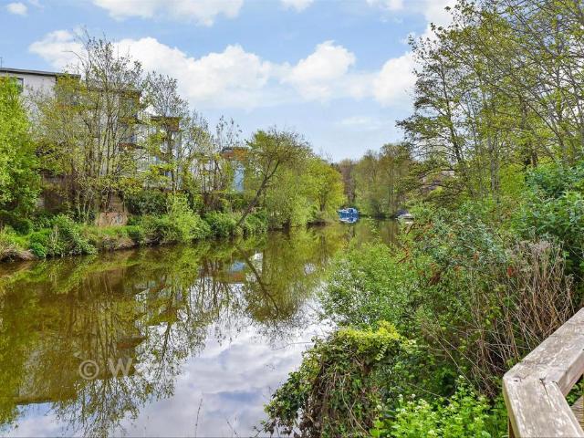 1 bedroom ground flat for sale