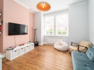 1 bedroom ground flat for sale