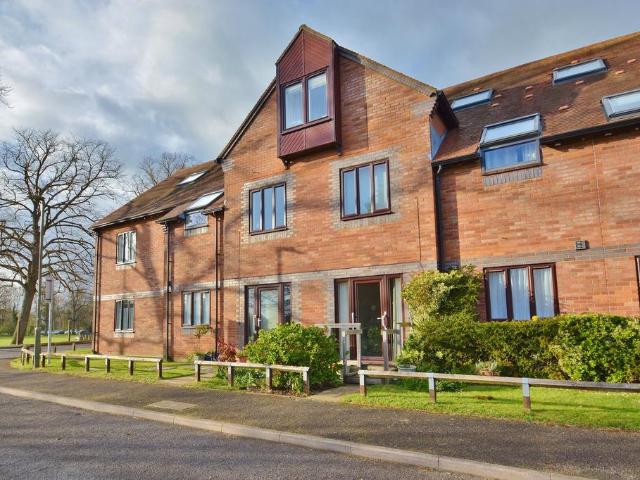 1 bedroom ground flat for sale
