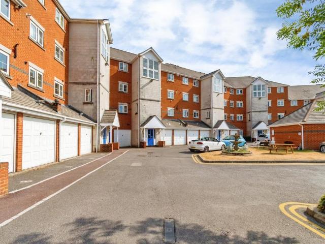 1 bedroom ground flat for sale