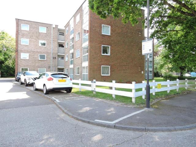 1 bedroom ground flat for sale