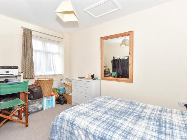 1 bedroom ground flat for sale