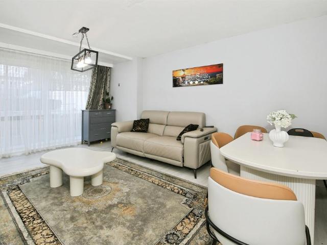1 bedroom ground flat for sale