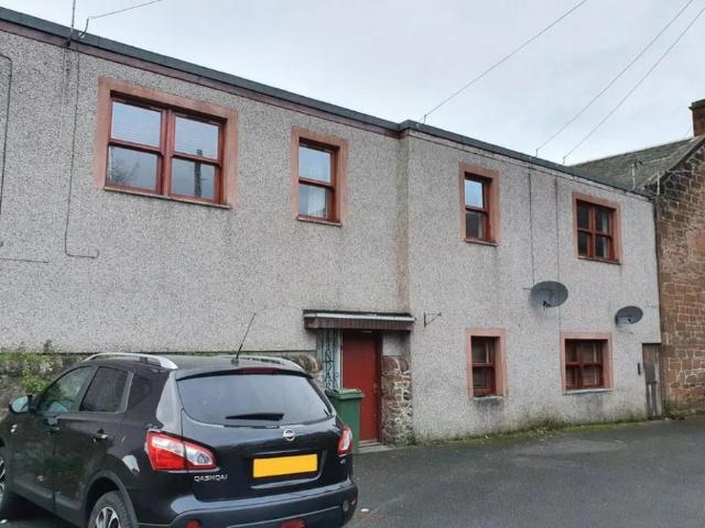 1 bedroom ground flat for sale