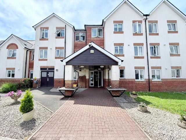 1 bedroom ground flat for sale