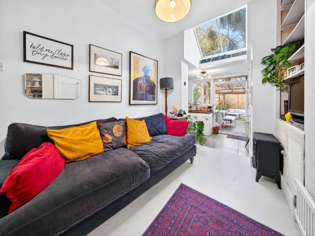 1 bedroom ground flat for sale