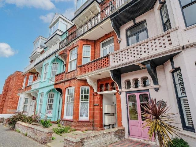 1 bedroom ground flat for sale