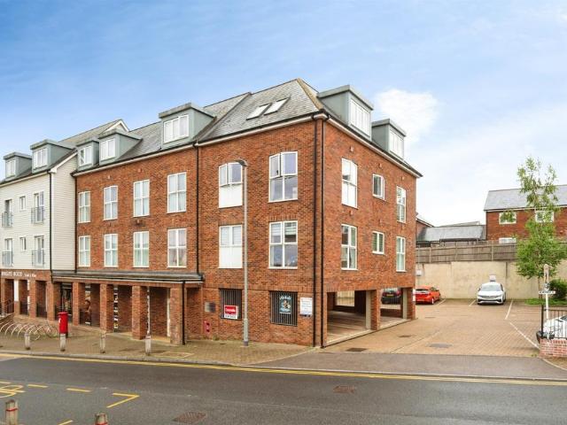 1 bedroom ground flat for sale