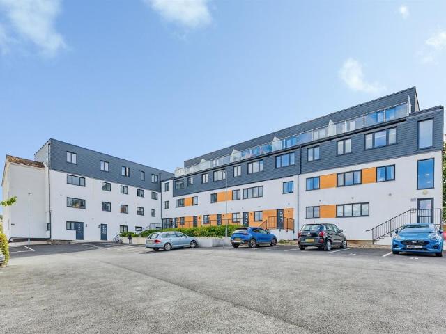 1 bedroom ground flat for sale