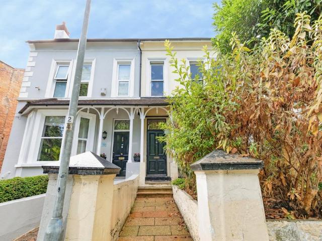 1 bedroom ground flat for sale
