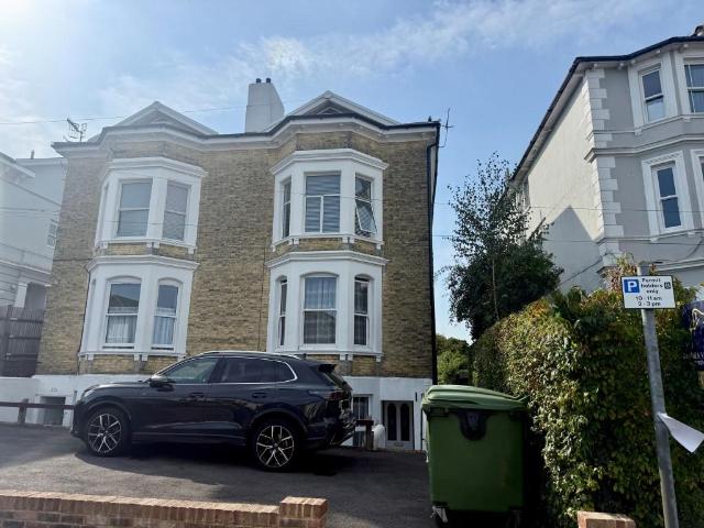 1 bedroom ground flat for sale