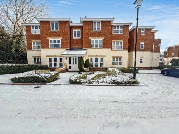 1 bedroom ground flat for sale