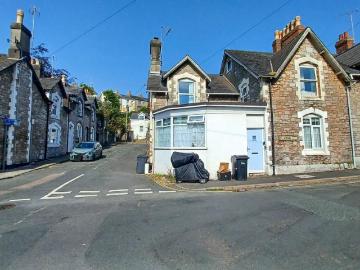 1 bedroom ground flat for sale