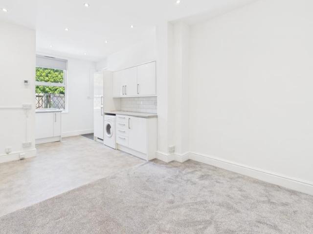 1 bedroom ground flat for sale