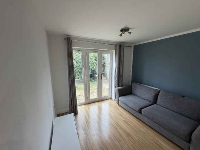 1 bedroom ground flat for sale
