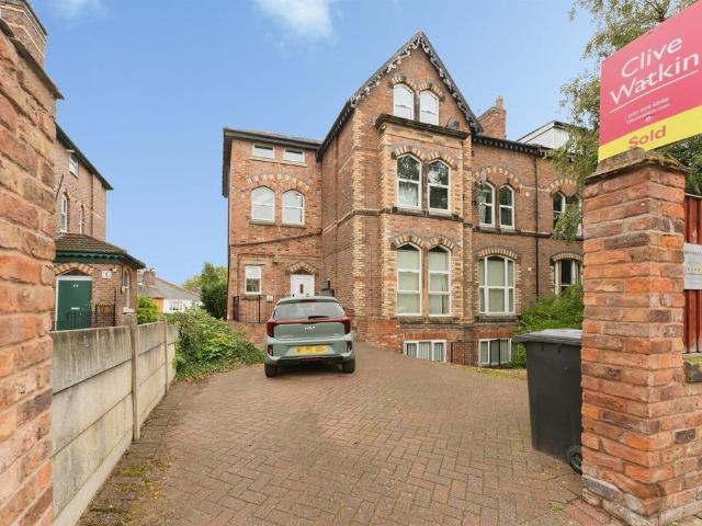1 bedroom ground flat for sale