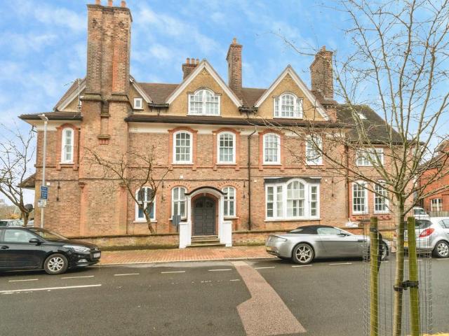 1 bedroom ground flat for sale