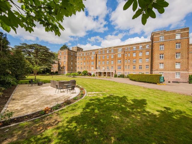 1 bedroom ground flat for sale
