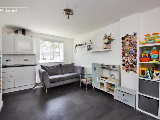 1 bedroom ground flat for sale
