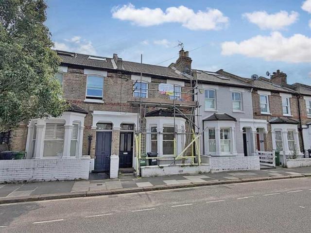 1 bedroom ground flat for sale