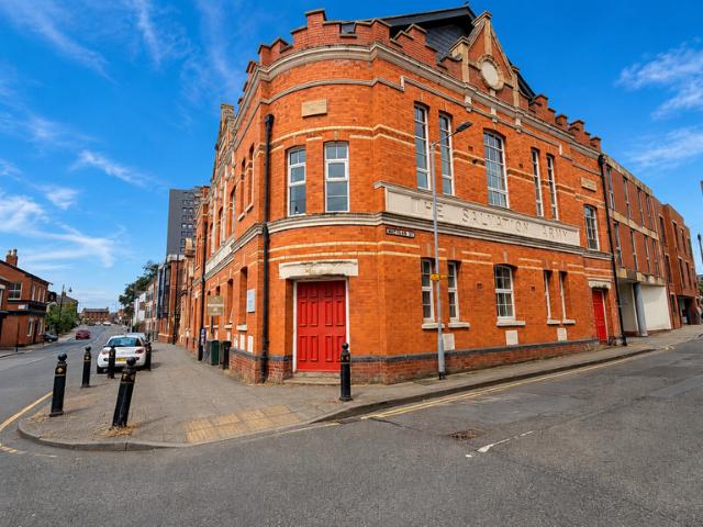 1 bedroom ground flat for sale