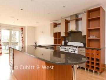 1 bedroom ground flat for sale