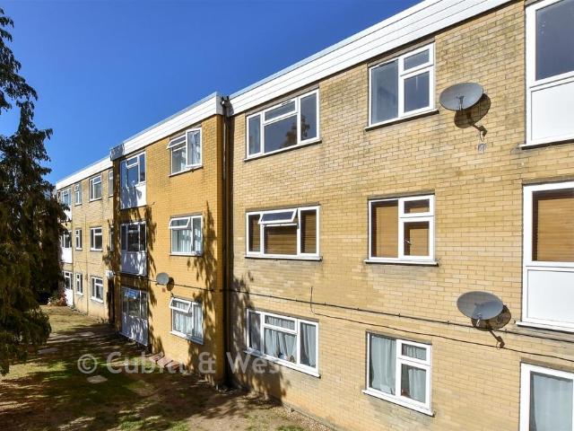 1 bedroom ground flat for sale