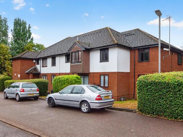 1 bedroom ground flat for sale