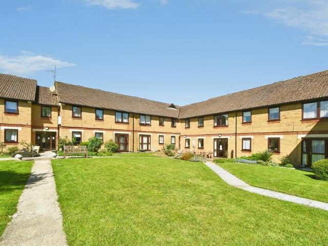 1 bedroom ground flat for sale