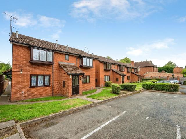 1 bedroom ground flat for sale
