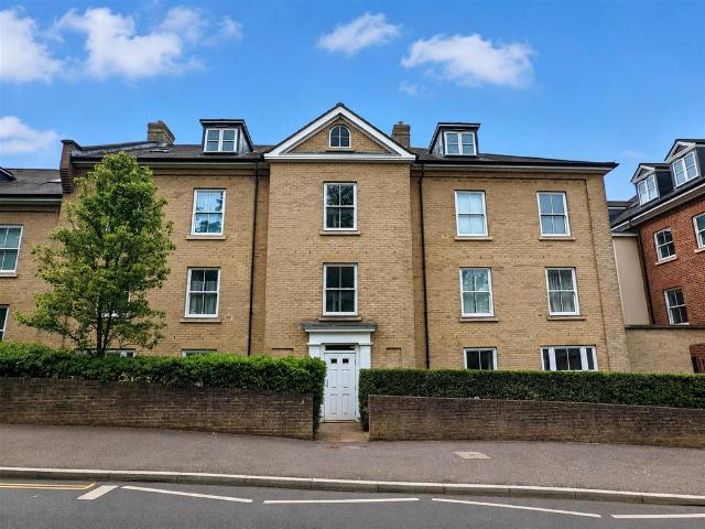 1 bedroom ground flat for sale