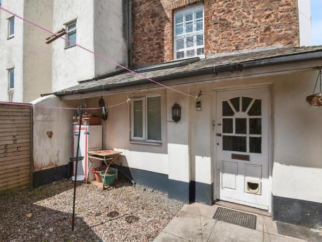1 bedroom ground flat for sale