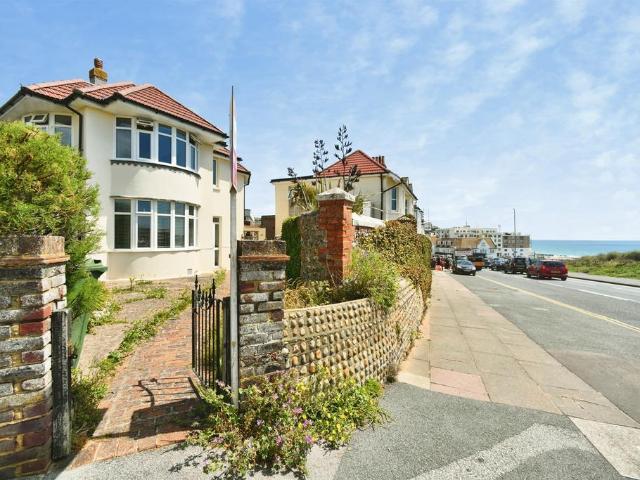 1 bedroom ground flat for sale