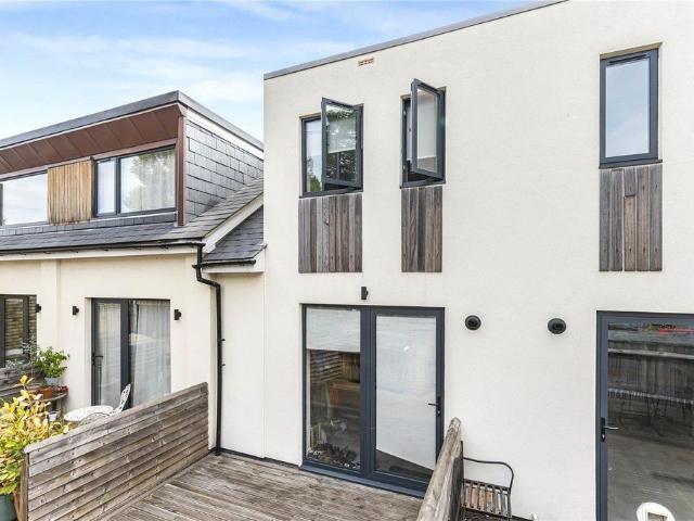 1 bedroom ground flat for sale