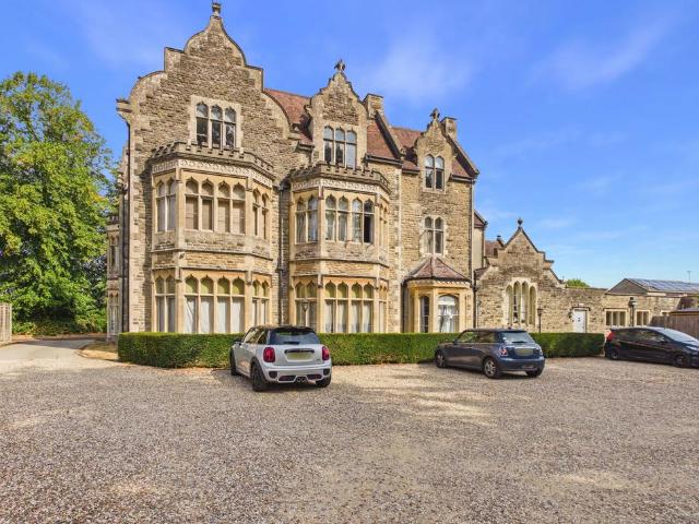 1 bedroom ground flat for sale