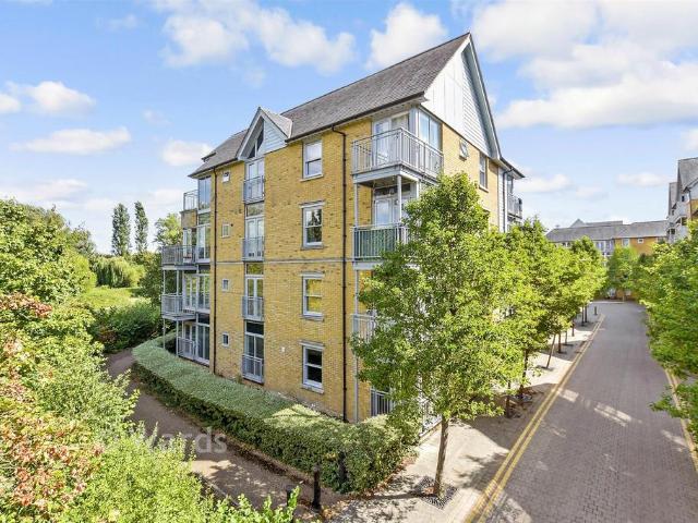 1 bedroom ground flat for sale