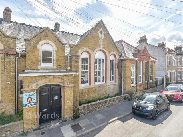 1 bedroom ground flat for sale