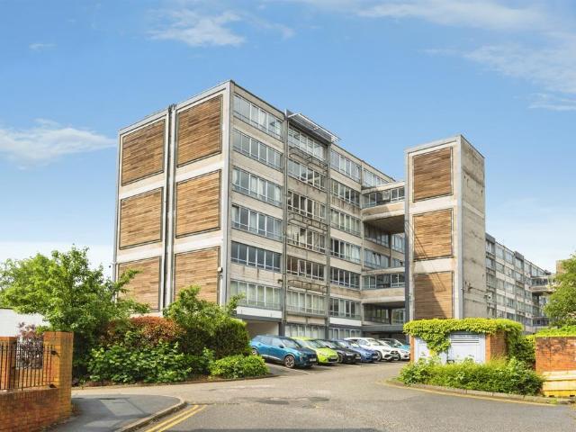 1 bedroom ground flat for sale