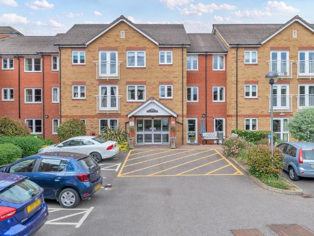 1 bedroom ground flat for sale