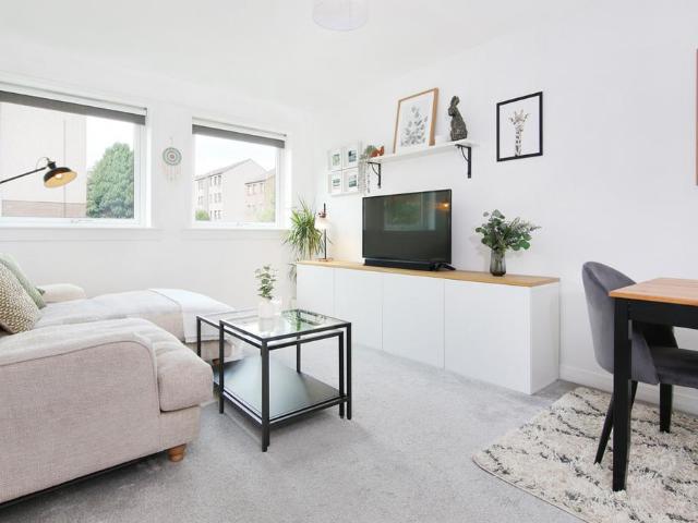 1 bedroom ground flat for sale