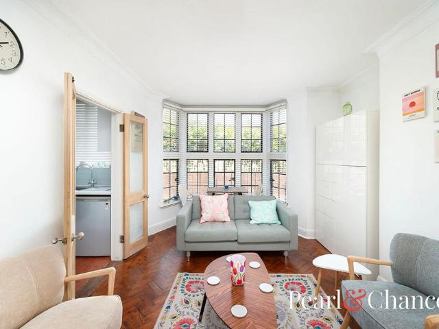 1 bedroom ground flat for sale