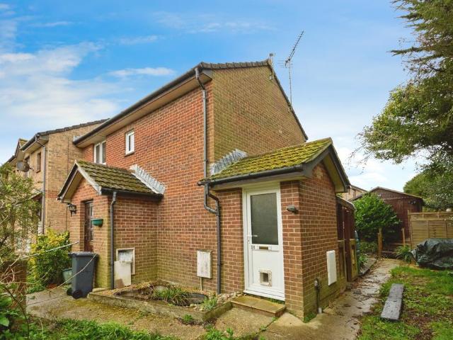 1 bedroom ground flat for sale