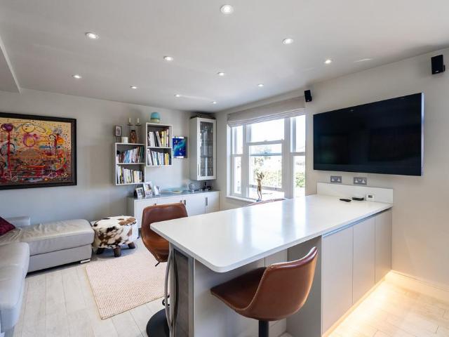 1 bedroom ground flat for sale